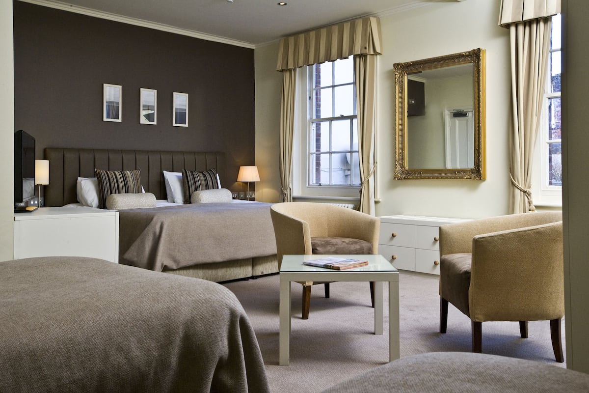 Premium bedding, desk, WiFi (free), individually decorated
