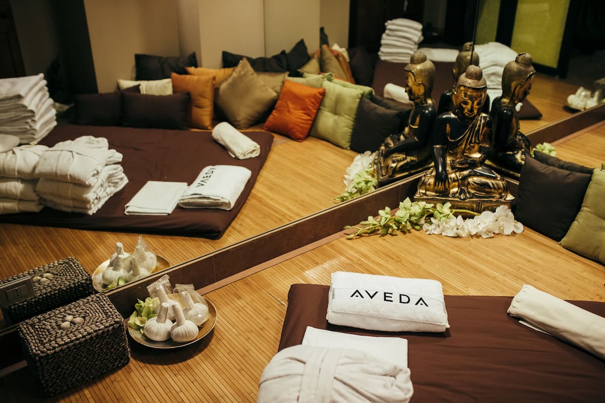 sauna, hot tub, steam room, body treatments, hot stone massages