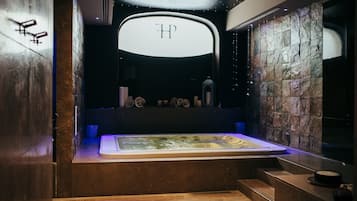Sauna, hot tub, steam room, body treatments, hot stone massages