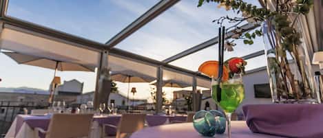 Free daily self-serve breakfast