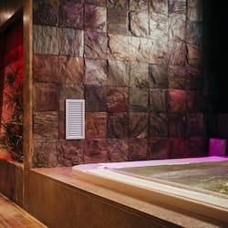 Bañera de hidromasaje interior