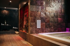 Indoor spa tub - Hotel Porta Felice & Spa (Palermo)
