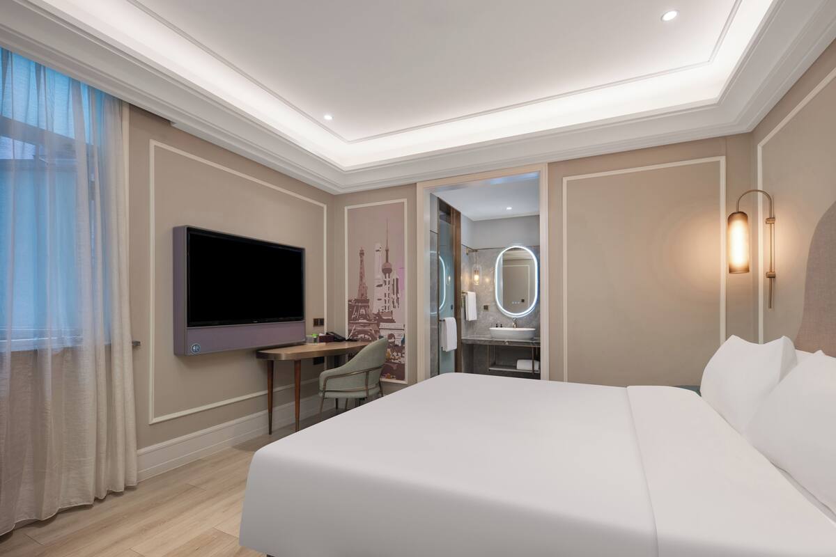 Superior Room, 1 King Bed | 1 bedroom, premium bedding, down comforters, minibar (free items)