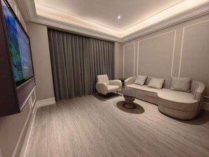 1 bedroom, premium bedding, down duvets, free minibar