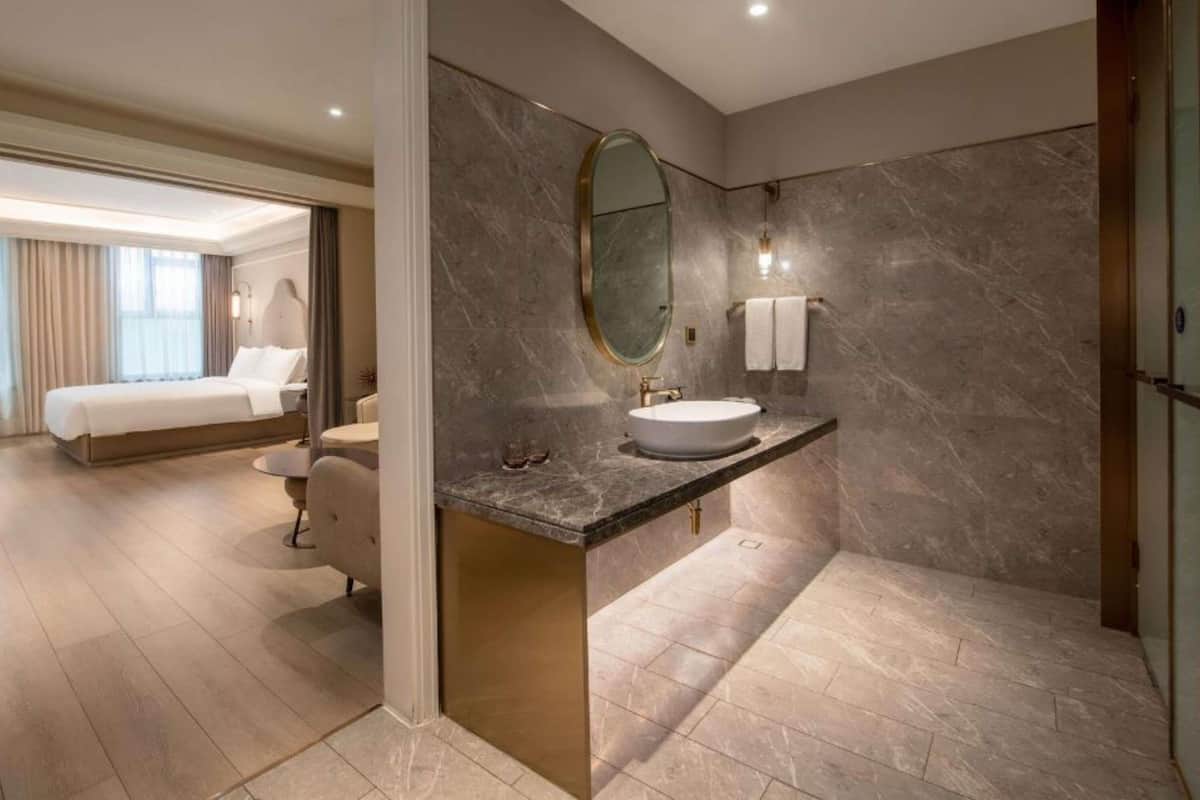 Phòng Suite Deluxe, 1 giường cỡ king | 1 phòng ngủ, bộ đồ giường cao cấp, chăn bông