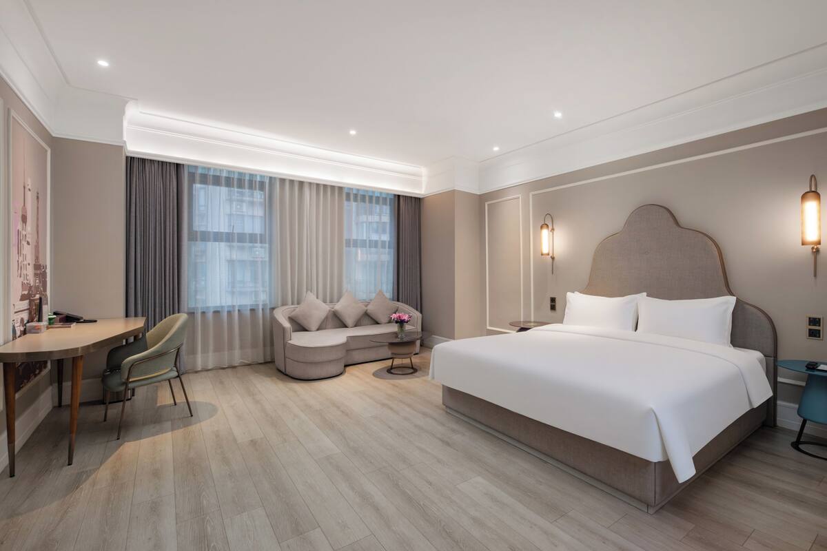 Privilege, Room, 1 King Bed | 1 bedroom, premium bedding, down comforters, minibar (free items)