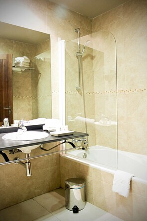 Triple 3 adults | Pillow-top beds, minibar, in-room safe, desk - Hotel Zerbinetta (Dilar)