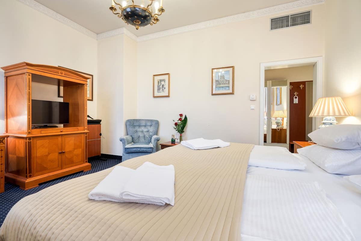 superior double or twin room | premium bedding, down duvets, desk, laptop workspace
