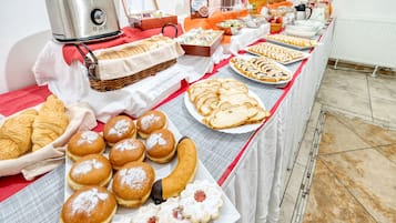 Free daily buffet breakfast