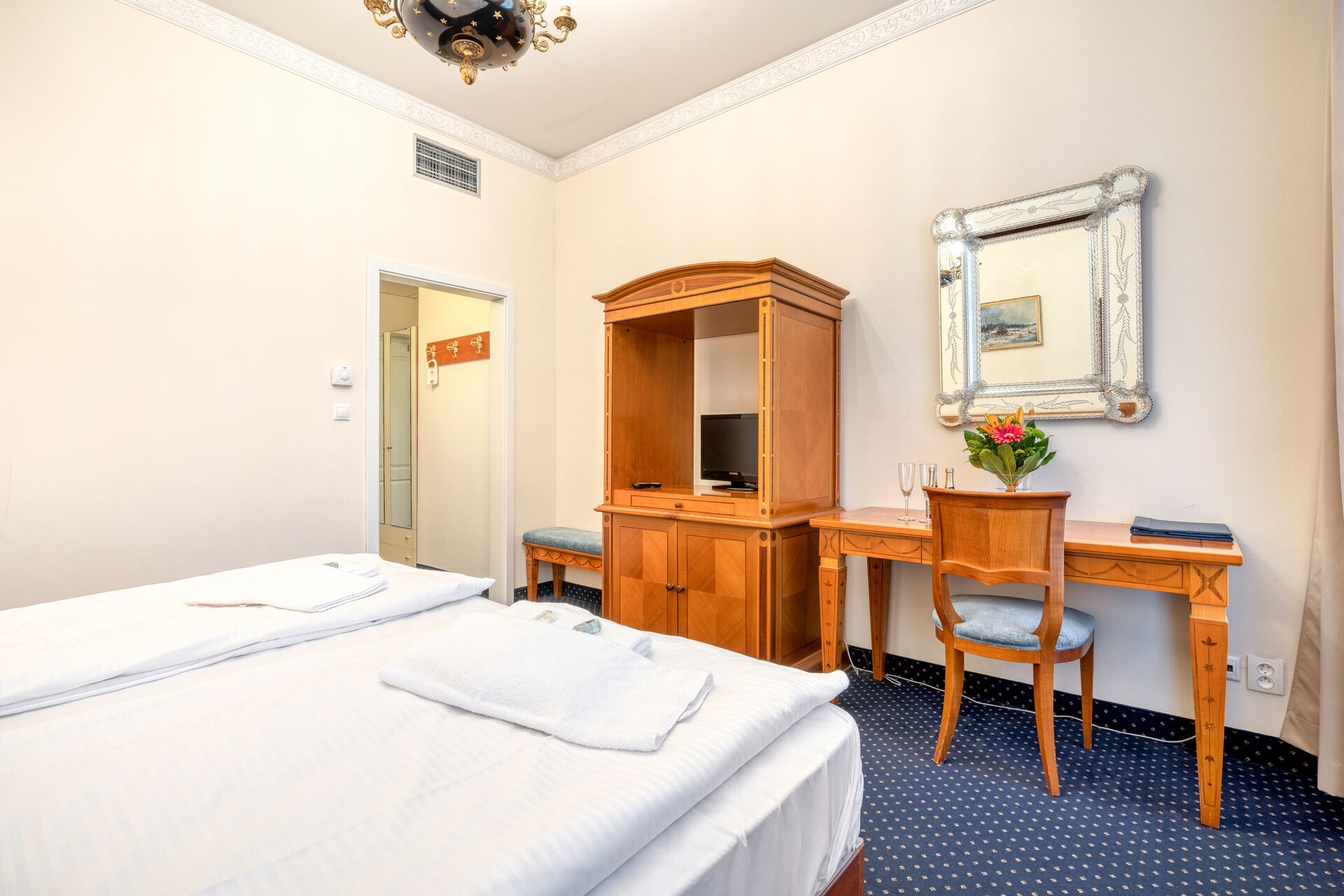 superior double or twin room | premium bedding, down duvets, desk, laptop workspace