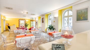 Bar lounge