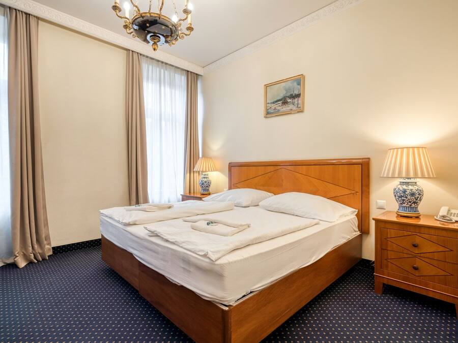 Superior Double or Twin Room | Premium bedding, down duvets, desk, laptop workspace