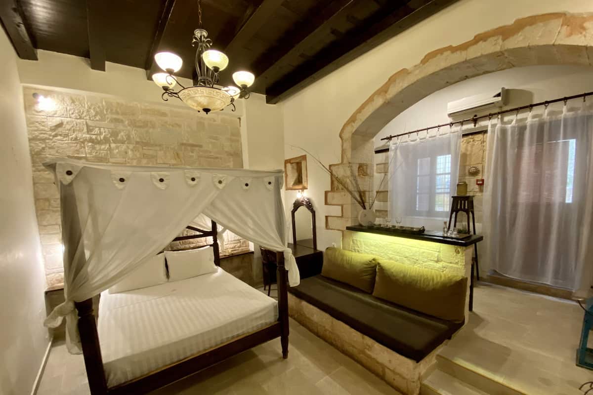 Standard Suite | Desk, iron/ironing board, rollaway beds, free WiFi