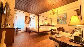 Junior Suite | Premium bedding, individually decorated, individually furnished, desk