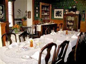 Lunch served - Pensacola Victorian B&B (Pensacola)