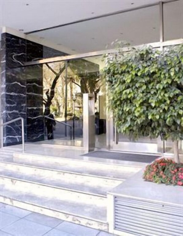 Property entrance - Callao Plaza Suites (Buenos Aires)