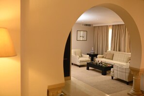 Ropa de cama de alta calidad y minibar