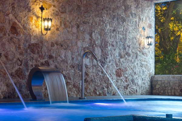 Couples treatment room(s), body treatments, hydrotherapy, aromatherapy