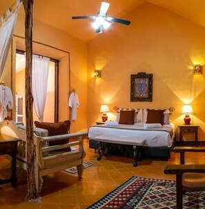 Premium bedding, down comforters, minibar, in-room safe - Hacienda Santa Cruz (Mérida)