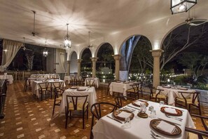 Breakfast, lunch and dinner served - Hacienda Santa Cruz (Mérida)