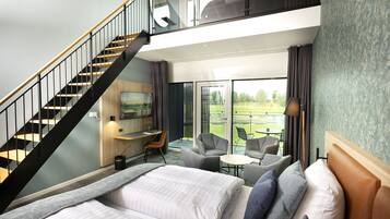 Family Room | Minibar, in-room safe, desk, laptop workspace