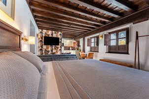 Premium Studio, City View