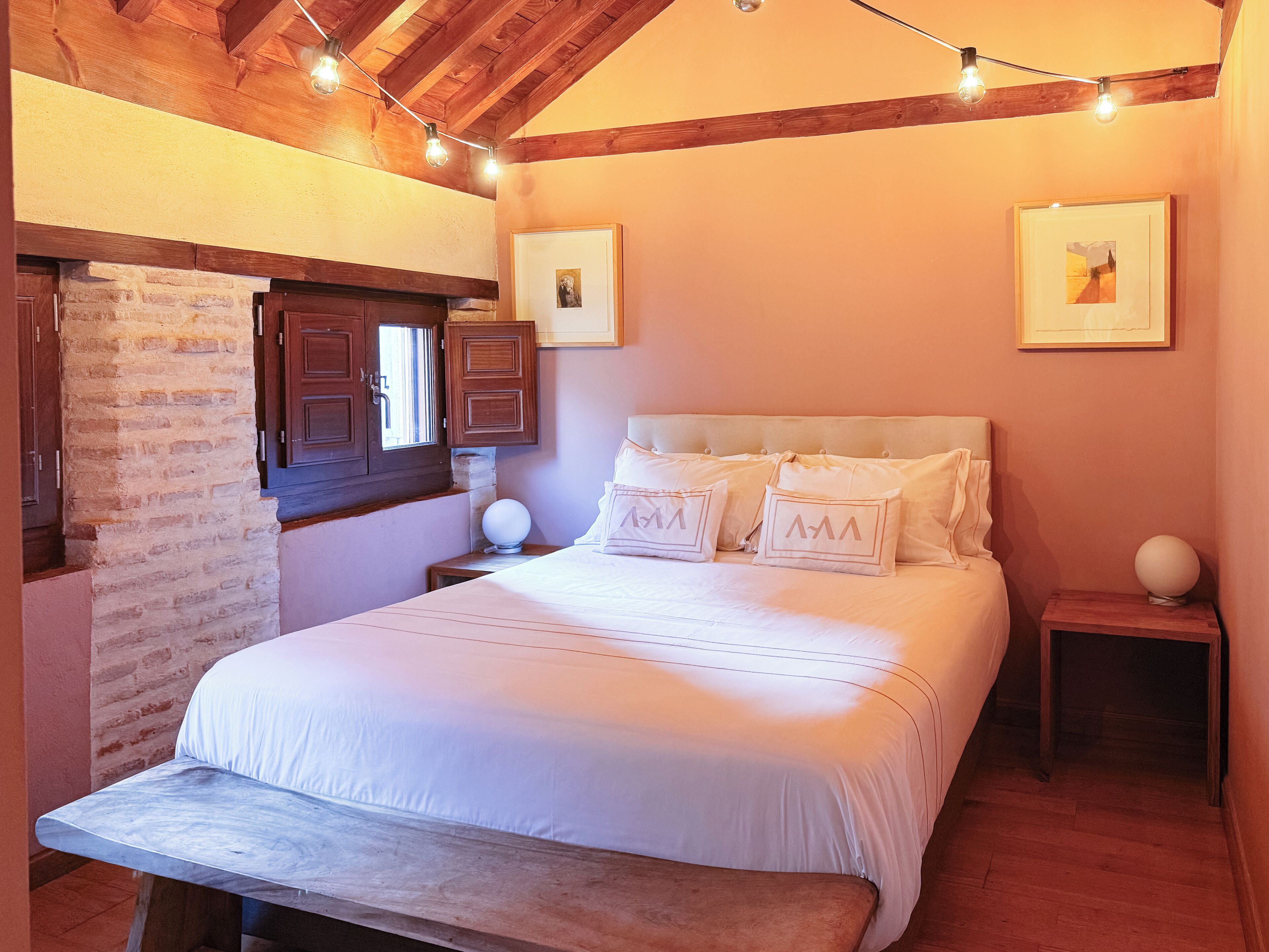 Habitación doble | Ropa de cama hipoalergénica, edredón y camas con efecto memoria 