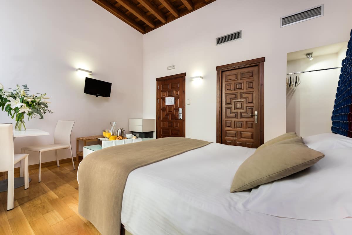 Kahden hengen huone, poreamme | Allergiatestatut vuodevaatteet, untuvapeitot