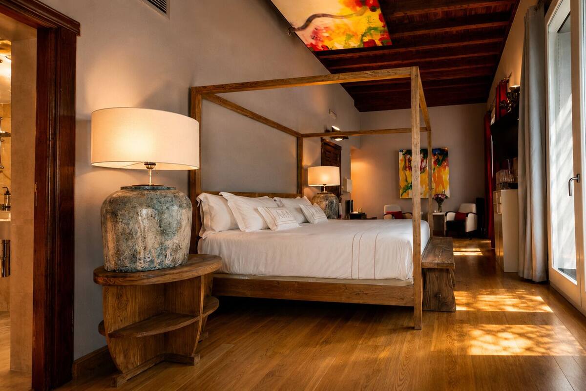 Deluxe Double Room | Hypo-allergenic bedding available, down comforters, memory foam beds