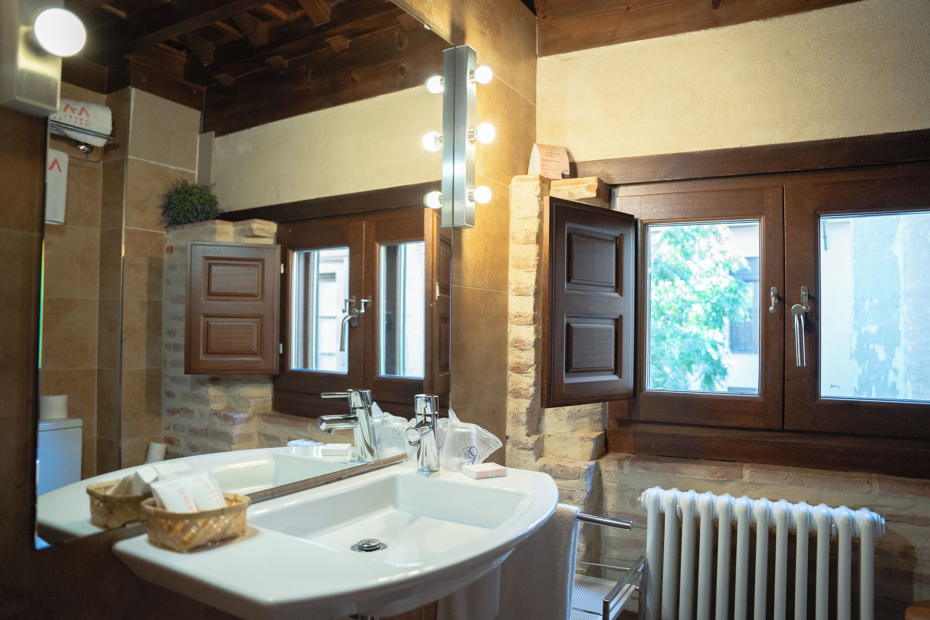 Photo - Gar Anat Domus Artis