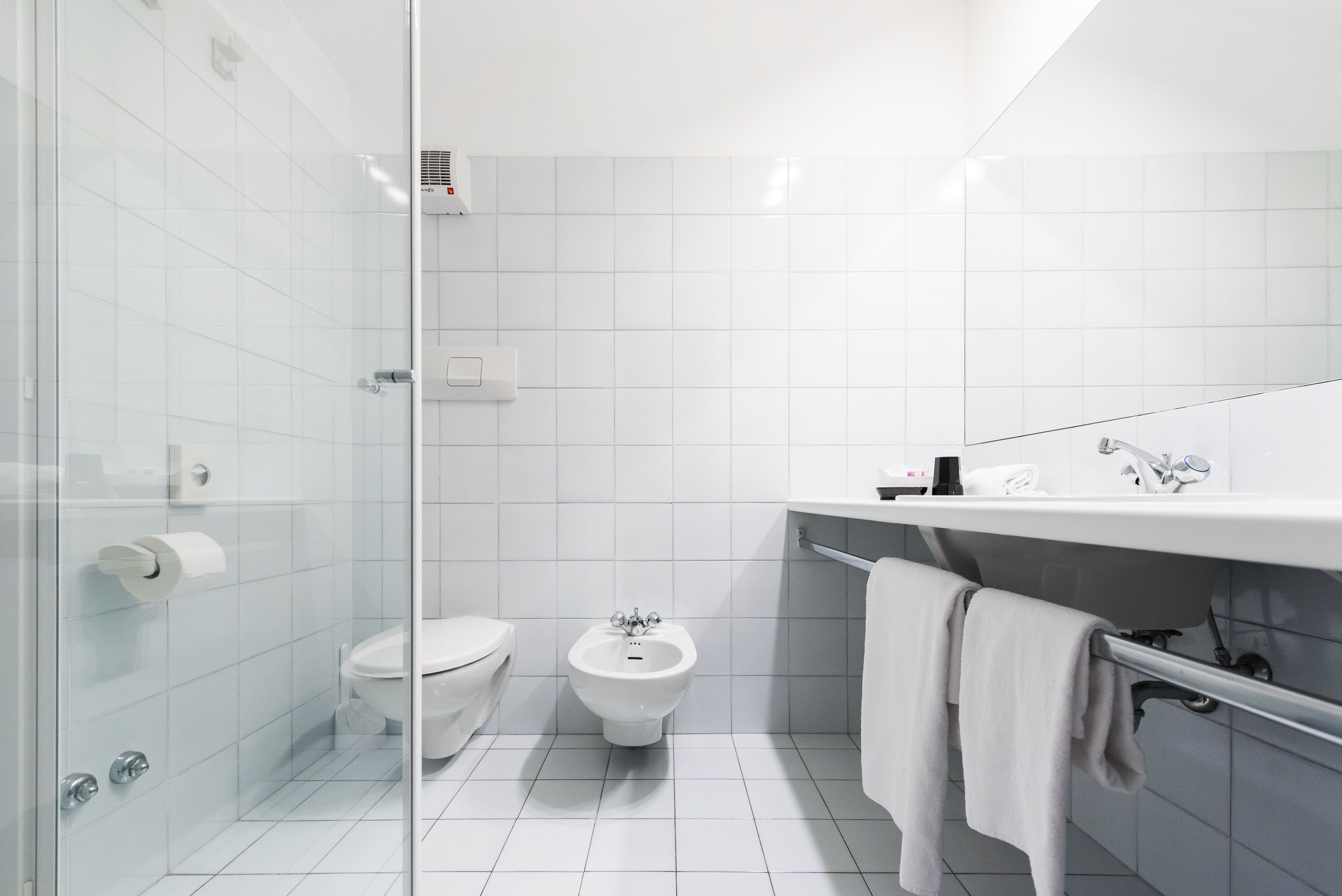 shower, rainfall showerhead, free toiletries, hair dryer