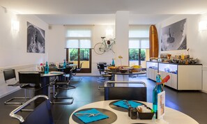 Free daily buffet breakfast  - Hotel Santoni Freelosophy (Nago-Torbole)