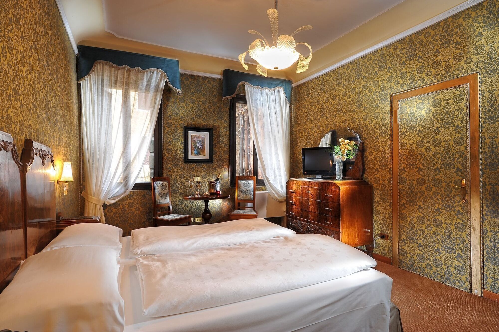 In-room safe, free cribs/infant beds, free WiFi
