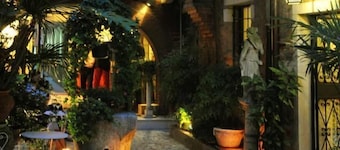 Hotel Flora