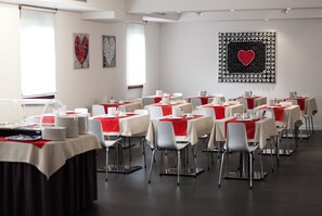 Free daily full breakfast