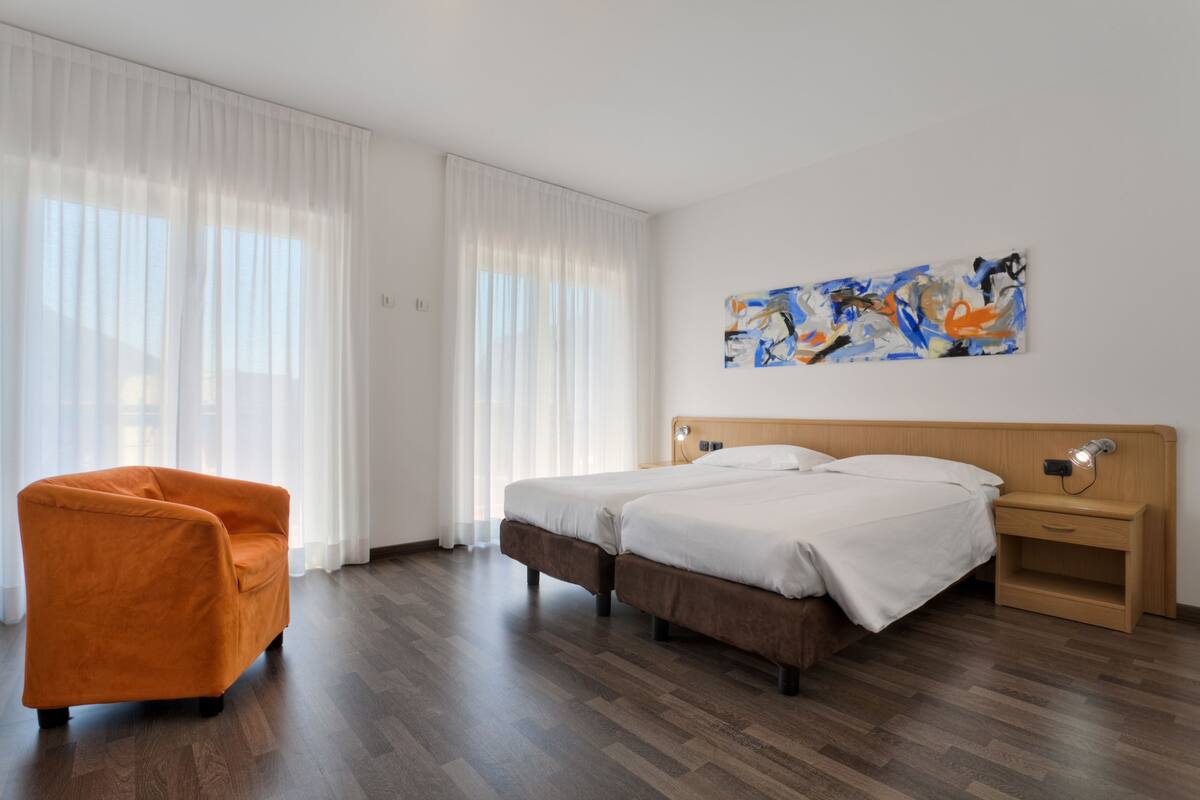 Superior Twin Room | In-room safe, desk, soundproofing, cribs (surcharge)