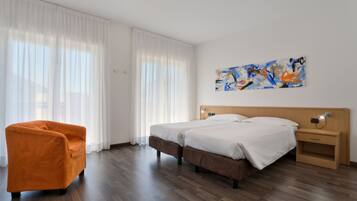 Camera Superior con 2 letti singoli | Una cassaforte in camera, una scrivania, insonorizzazione