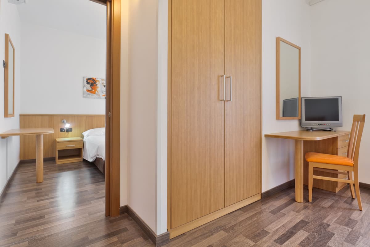 Suite, Connecting Rooms | Room amenity