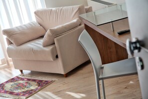 In-room safe, desk, soundproofing, cots/infant beds - Villa Stella (Nago-Torbole)