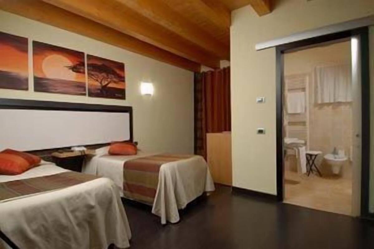 Deluxe Double Room Single Use | Minibar, in-room safe, desk, iron/ironing board (on request)
