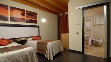 Deluxe Double Room Single Use | Minibar, in-room safe, desk, iron/ironing board