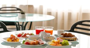 Frokostbuffé hver dag (mot et tillegg)