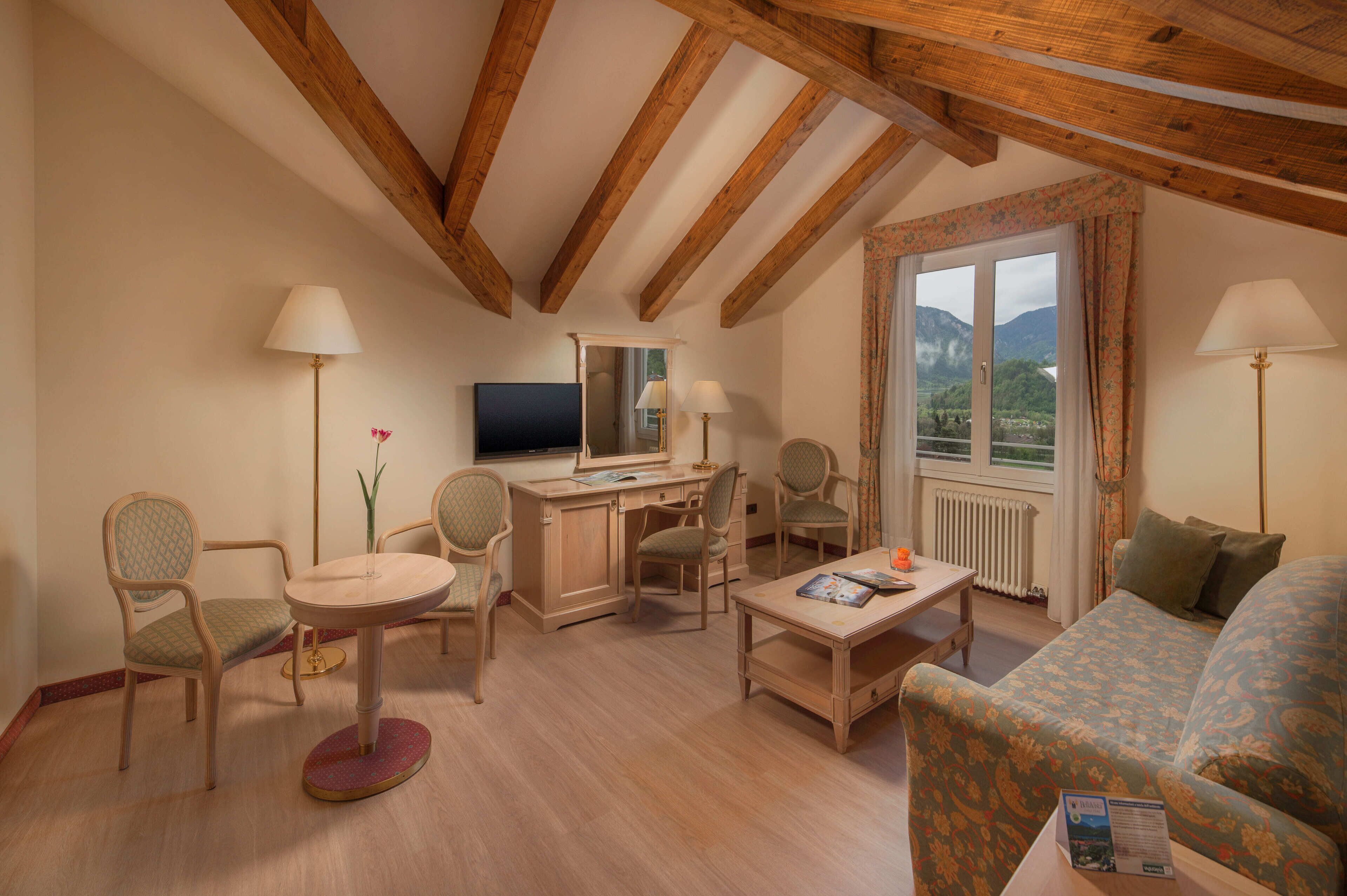 suite, lake view | 1 bedroom, minibar, in-room safe, desk