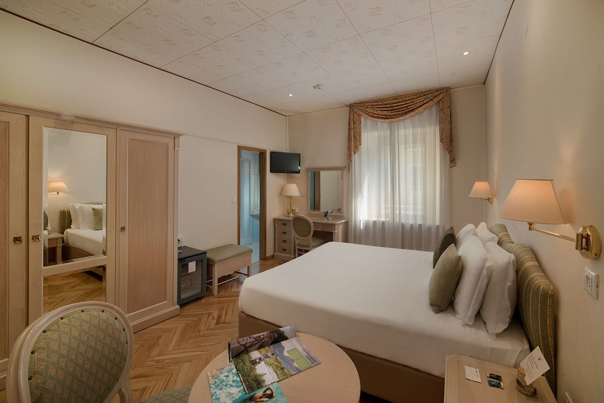 1 bedroom, minibar, in-room safe, desk