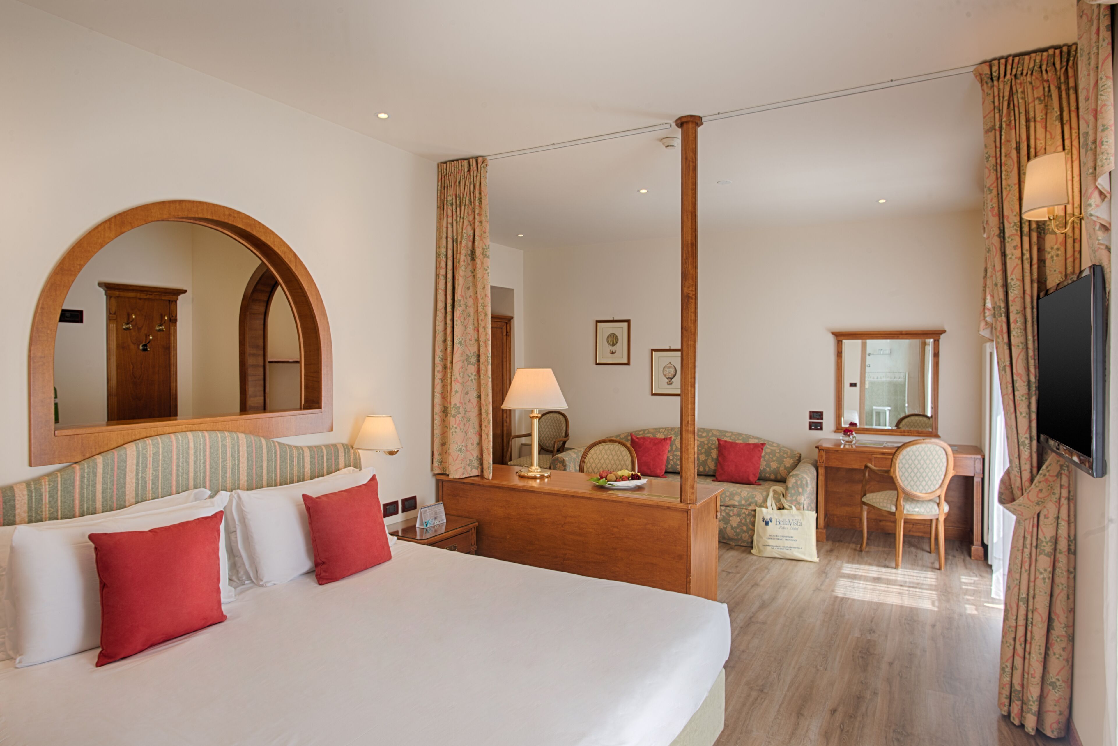 junior suite, balcony, lake view | 1 bedroom, minibar, in-room safe, desk