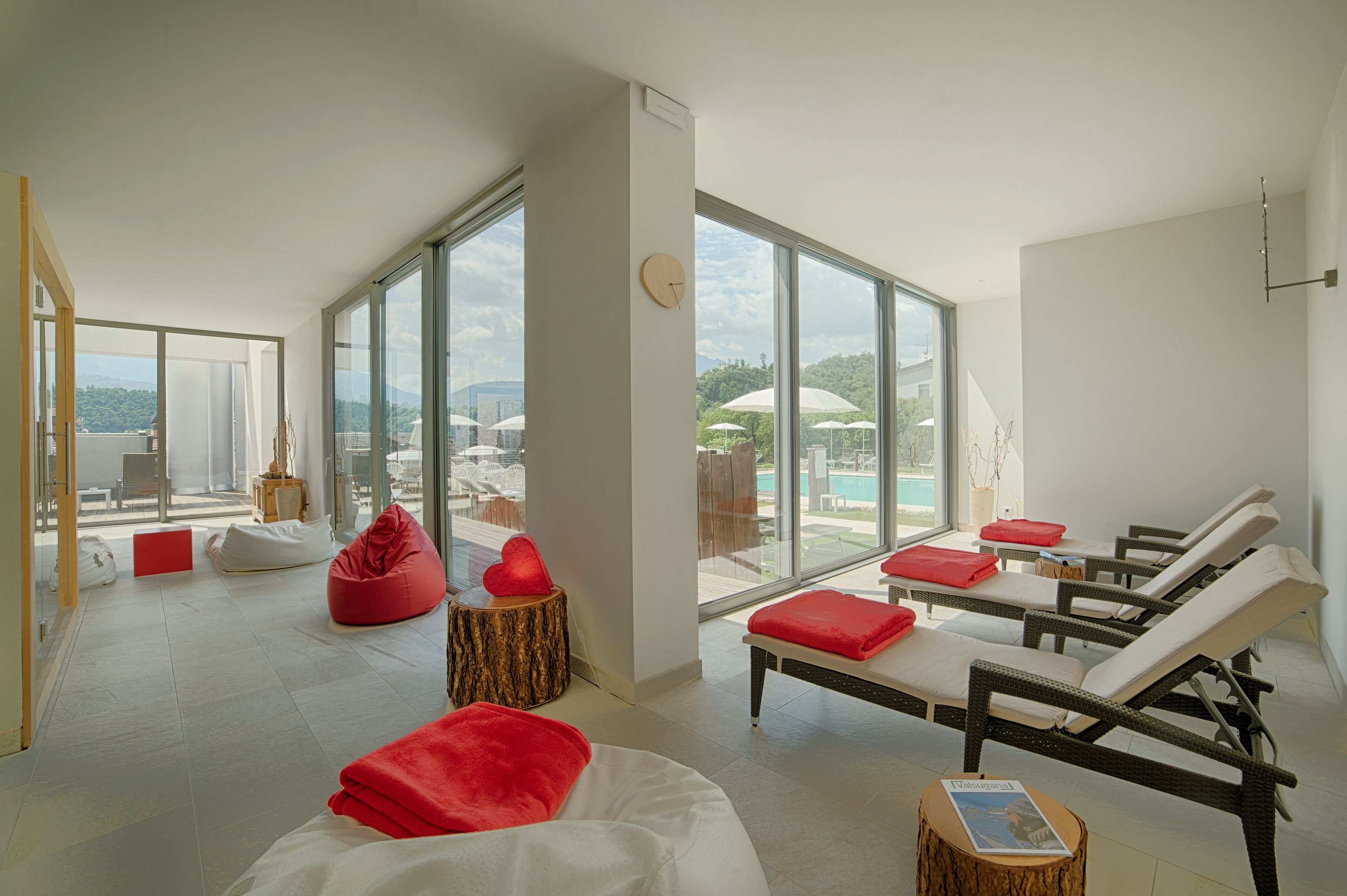 Sauna, hot tub, steam room