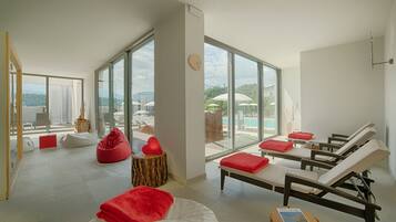 Sauna, hot tub, steam room