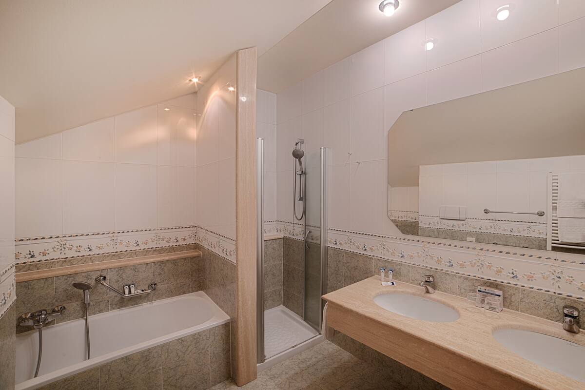 suite, lake view | bathroom | free toiletries, hair dryer, bidet, towels
