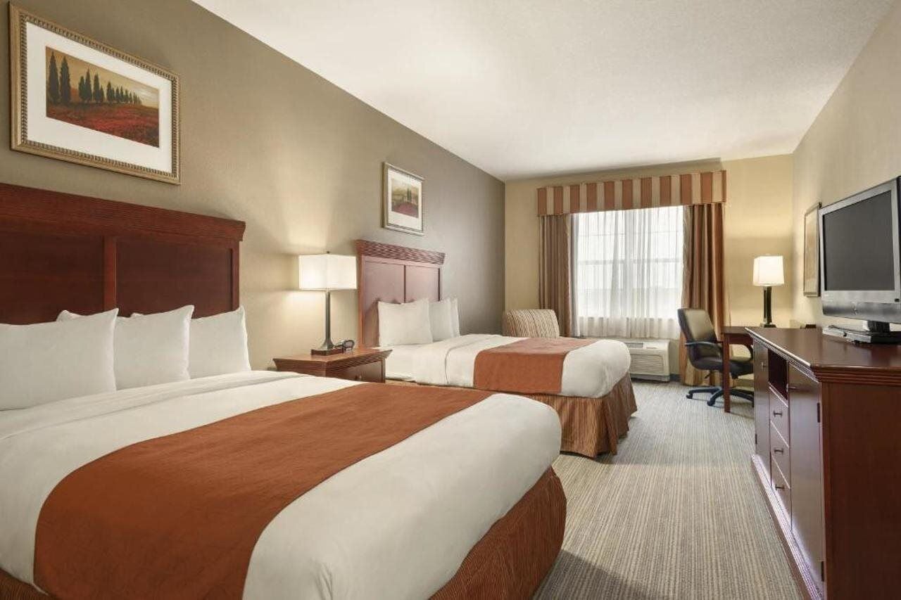 Hochwertige Bettwaren, Daunenbettdecken, Zimmersafe, Schreibtisch