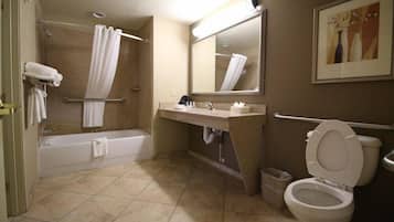 Combined shower/tub, free toiletries, hair dryer, towels